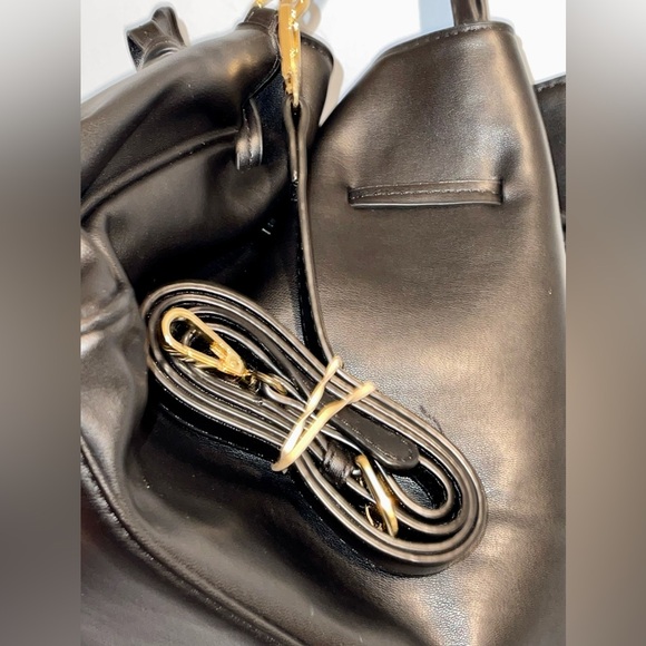 NWT (not attached) Badgley Mischka Vegan Leather Black Shoulder Bag - Picture 4 of 12